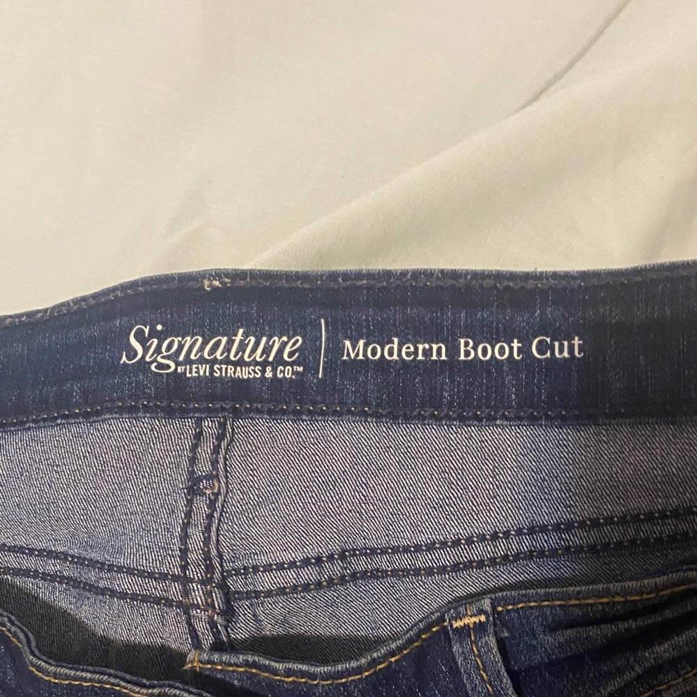 Signature by Levi Strauss Stretchy Modern Boot Cut Jeans - Dark Indigo Blue - Picture 2 of 5